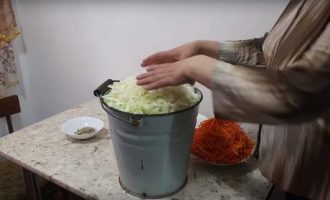Можно ли квасить капусту в пластиковой таре