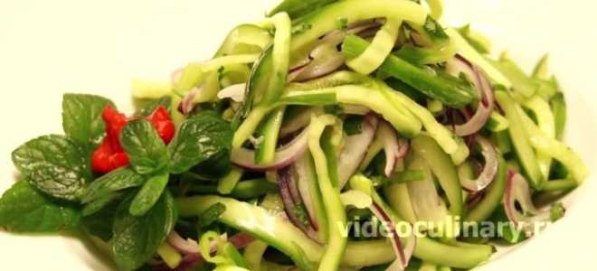 Пикантный салат из огурцов — Очень вкусно